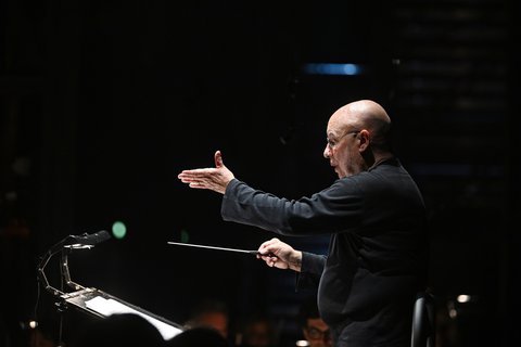Conductor Dennis Russell Davies